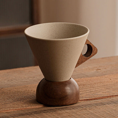 Vintage kaffemugg med trähandtag och träfat