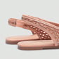👡Nyheter 50 % rabatt🌸 Vävda slingback-sandaler för dam – 50 % rabatt! Snygga vävda detaljer, elegant slingback-modell, bekväm platt sula – perfekta både till jobbet och på helgen. 🔥✨
